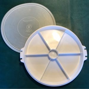 Tupperware veggie and snack tray with lid #224 #405